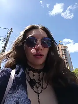 Lucy colee online show from January 2026 04:00:02 PM