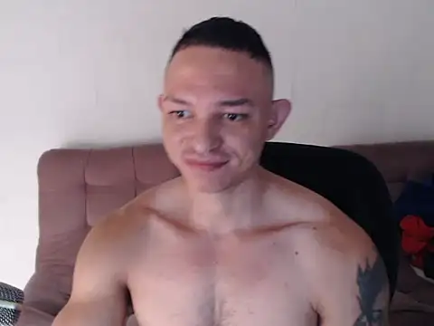 Snapshot of BigMontainsRock chatting on November 2025 05:40:02 AM BigMontainsRock online show from November 2025 05:40:02 AM