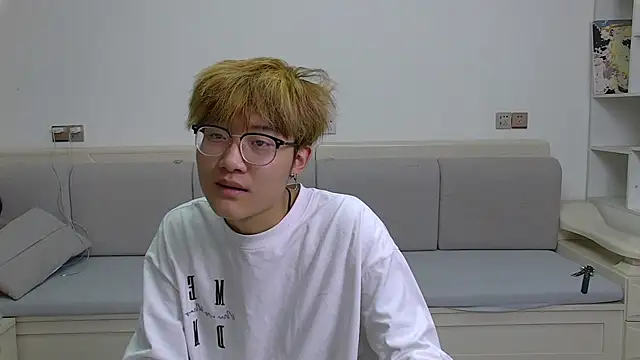 KK-cuteboy online show from March 2026 11:32:01 AM