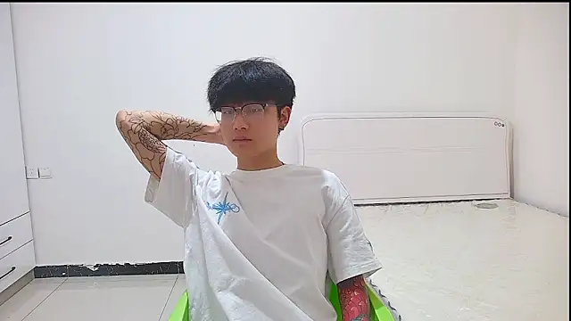 KK-cuteboy online show from May 2026 12:22:02 PM