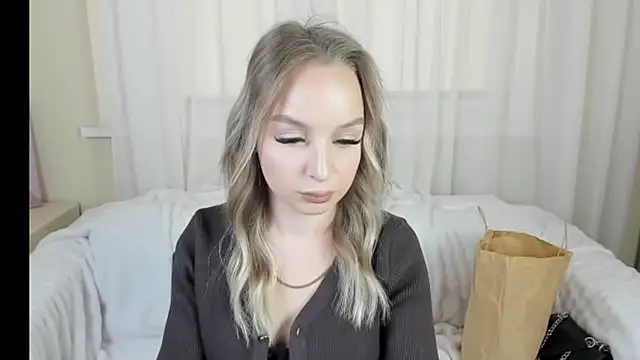 KatrinLance online show from October 2025 05:44:02 AM