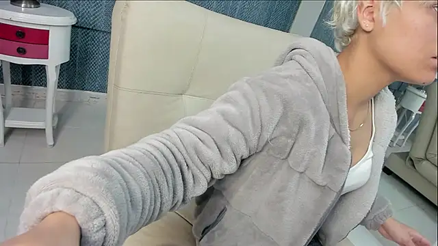 Lia Vivumi online show from October 2025 11:23:02 AM