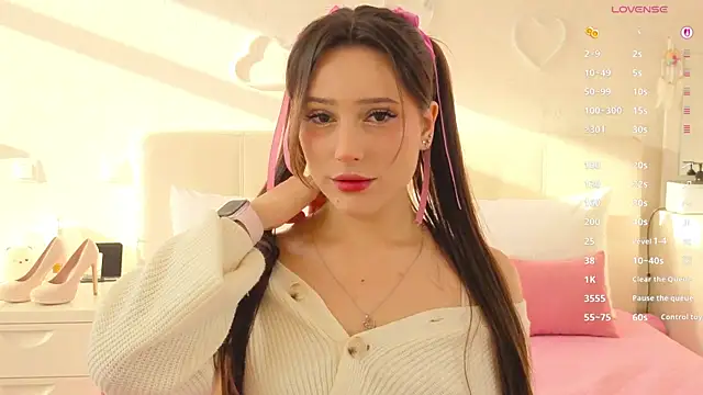 Snapshot of MoonliteDiva chatting on December 2025 07:05:01 AM MoonliteDiva online show from December 2025 07:05:01 AM