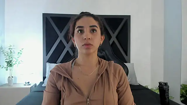 Vittoria Conti  online show from June 2026 05:36:01 PM