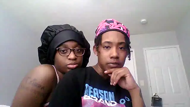 Snapshot of dezzidavill chatting on February 2026 03:16:02 PM dezzidavill online show from February 2026 03:16:02 PM