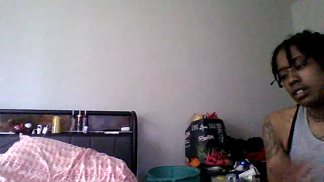 Snapshot of dezzidavill chatting on February 2026 07:23:01 PM dezzidavill online show from February 2026 07:23:01 PM