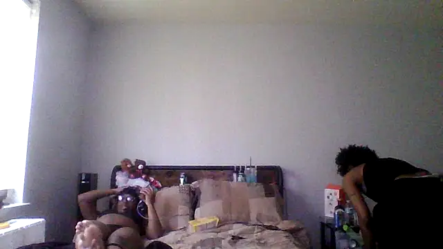 dezzidavill online show from April 2026 07:12:02 PM