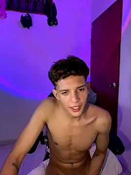 tylernova online show from October 2025 04:02:01 AM