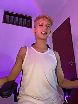 tylernova online show from November 2025 04:22:02 AM