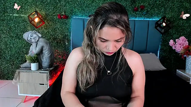 Kiaraa88 online show from July 2026 08:37:01 PM