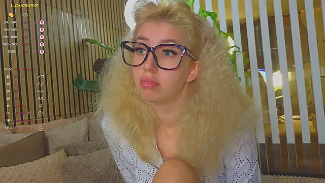 Violetttttta online show from October 2025 08:29:02 PM