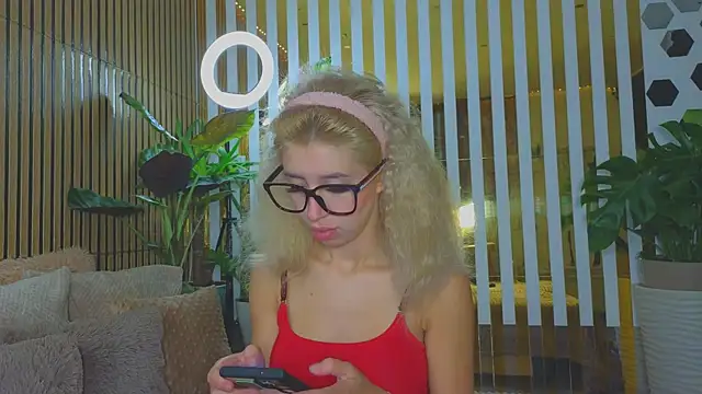 Violetttttta online show from October 2025 08:41:01 PM