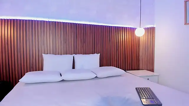 Foxy Kylie online show from October 2025 08:00:02 PM