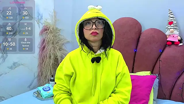 CHIARAJJONES online show from December 2025 01:16:02 PM