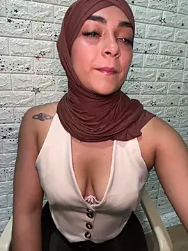 Snapshot of CelestSkyy chatting on December 2025 08:40:01 PM CelestSkyy online show from December 2025 08:40:01 PM