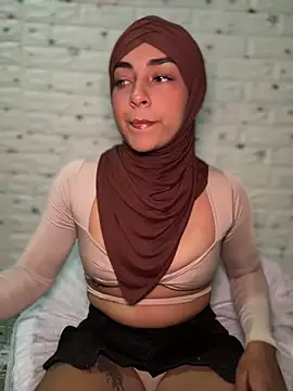 Snapshot of CelestSkyy chatting on December 2025 11:34:01 PM CelestSkyy online show from December 2025 11:34:01 PM