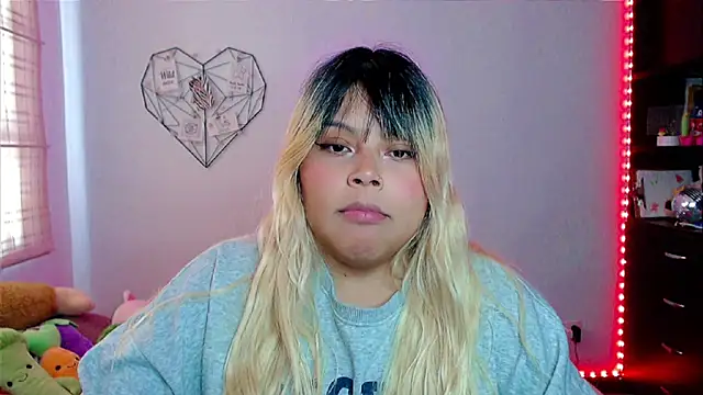 Snapshot of EllieMoonX chatting on November 2025 05:31:01 PM EllieMoonX online show from November 2025 05:31:01 PM