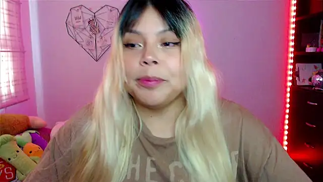 Snapshot of EllieMoonX chatting on November 2025 09:04:01 PM EllieMoonX online show from November 2025 09:04:01 PM