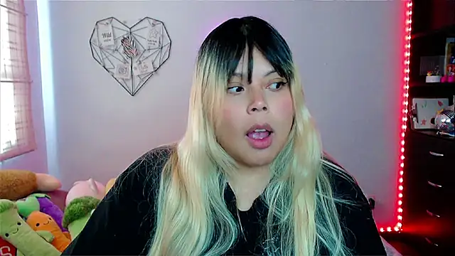 Snapshot of EllieMoonX chatting on November 2025 07:35:01 PM EllieMoonX online show from November 2025 07:35:01 PM