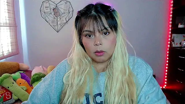 Snapshot of EllieMoonX chatting on November 2025 07:57:01 PM EllieMoonX online show from November 2025 07:57:01 PM