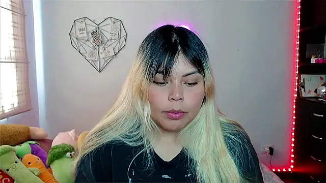 Snapshot of EllieMoonX chatting on November 2025 04:54:01 PM EllieMoonX online show from November 2025 04:54:01 PM