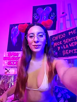 Snapshot of Meganthomson chatting on February 2026 02:19:01 AM Meganthomson online show from February 2026 02:19:01 AM