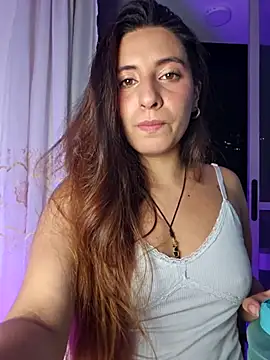 Snapshot of Meganthomson chatting on April 2026 12:48:01 AM Meganthomson online show from April 2026 12:48:01 AM