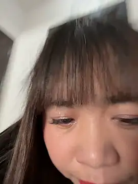 Snapshot of weiww1995 chatting on December 2025 02:17:01 AM weiww1995 online show from December 2025 02:17:01 AM