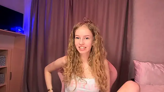 LunaCrave online show from April 2026 09:39:33 PM