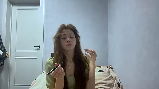 WildPeachh online show from November 2025 06:18:02 PM