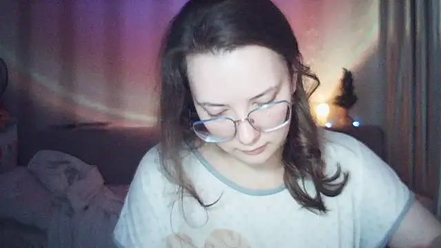 Snapshot of MoodieMira chatting on December 2025 02:06:01 AM MoodieMira online show from December 2025 02:06:01 AM