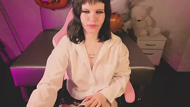 MaqueenWinsor online show from October 2025 05:30:02 PM