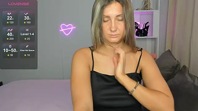 Snapshot of NikkiKiss__ chatting on October 2025 01:39:02 AM NikkiKiss online show from October 2025 01:39:02 AM