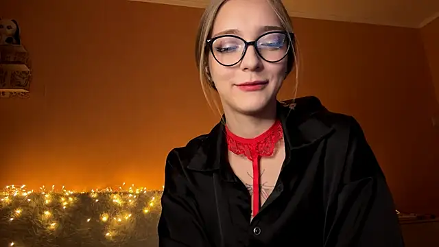 EvaPeace online show from October 2025 04:16:01 PM