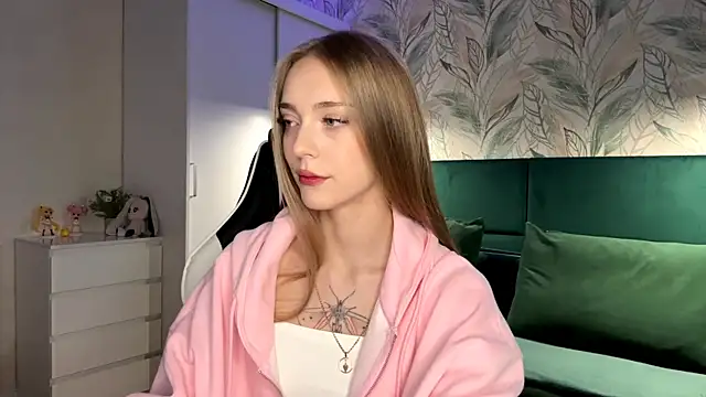 EvaPeace online show from October 2025 04:20:02 PM