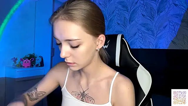 EvaPeace online show from November 2025 05:07:01 PM