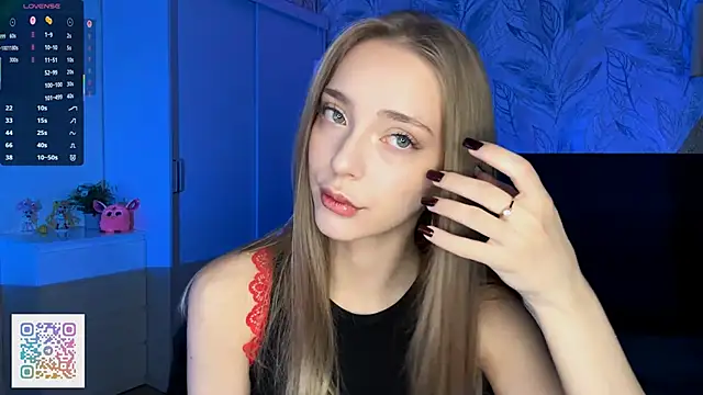 EvaPeace online show from November 2025 05:23:01 PM