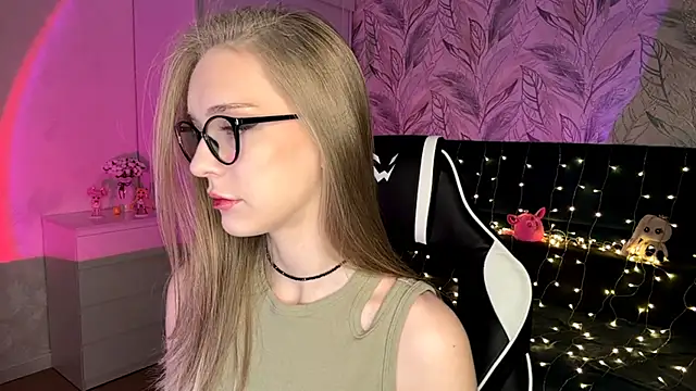 EvaPeace online show from December 2025 07:23:02 PM