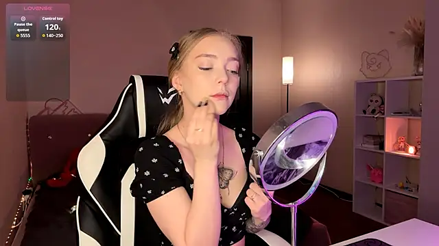 EvaPeace online show from April 2026 01:31:01 PM