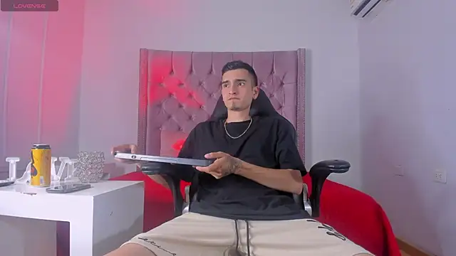 Snapshot of Ethan_Boy_ chatting on October 2025 08:20:02 PM Ethan Boy online show from October 2025 08:20:02 PM