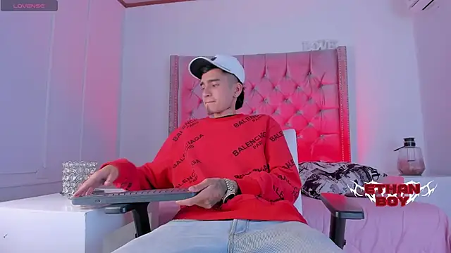 Snapshot of Ethan_Boy_ chatting on December 2025 10:05:01 PM Ethan Boy online show from December 2025 10:05:01 PM