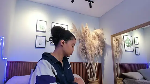 MIAHIVANOV online show from November 2025 12:16:01 PM