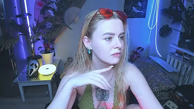 Snapshot of Alexa__Pirs chatting on October 2025 03:24:02 PM Alexa Pirs online show from October 2025 03:24:02 PM