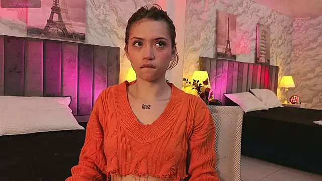 Snapshot of NameaRohouse chatting on February 2026 01:07:01 PM NameaRohouse online show from February 2026 01:07:01 PM