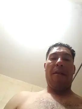 Snapshot of Ezeaxl chatting on December 2025 01:04:02 AM Ezeaxl online show from December 2025 01:04:02 AM