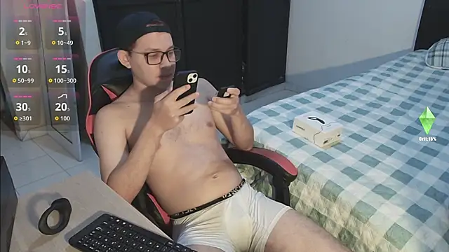 Snapshot of Josh_18cm chatting on October 2025 10:45:01 AM Josh 18cm online show from October 2025 10:45:01 AM