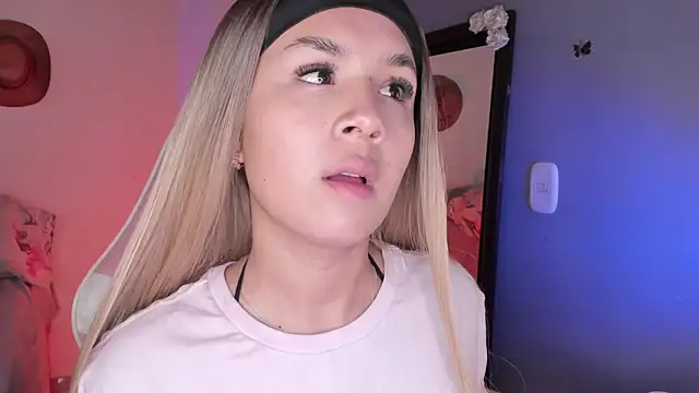 AmeliaR online show from October 2025 08:42:02 PM