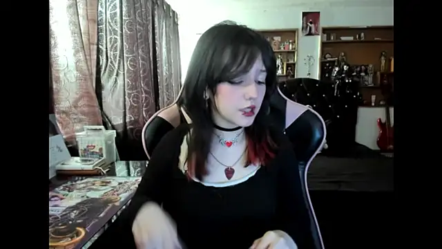 Snapshot of Maki_Zein_ chatting on November 2025 04:30:02 PM Maki Zein online show from November 2025 04:30:02 PM