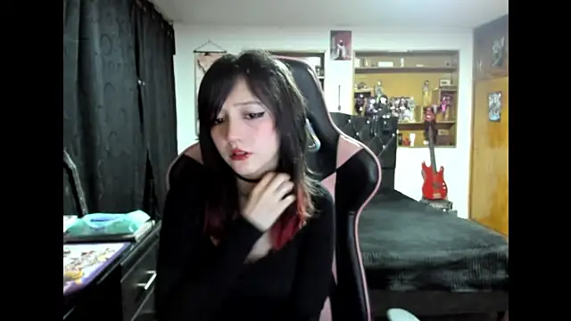 Snapshot of Maki_Zein_ chatting on November 2025 10:14:01 AM Maki Zein online show from November 2025 10:14:01 AM