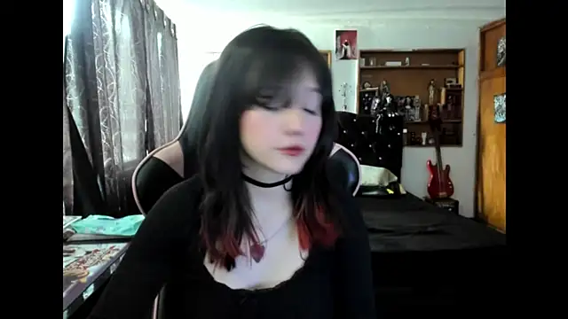 Snapshot of Maki_Zein_ chatting on November 2025 08:33:02 PM Maki Zein online show from November 2025 08:33:02 PM